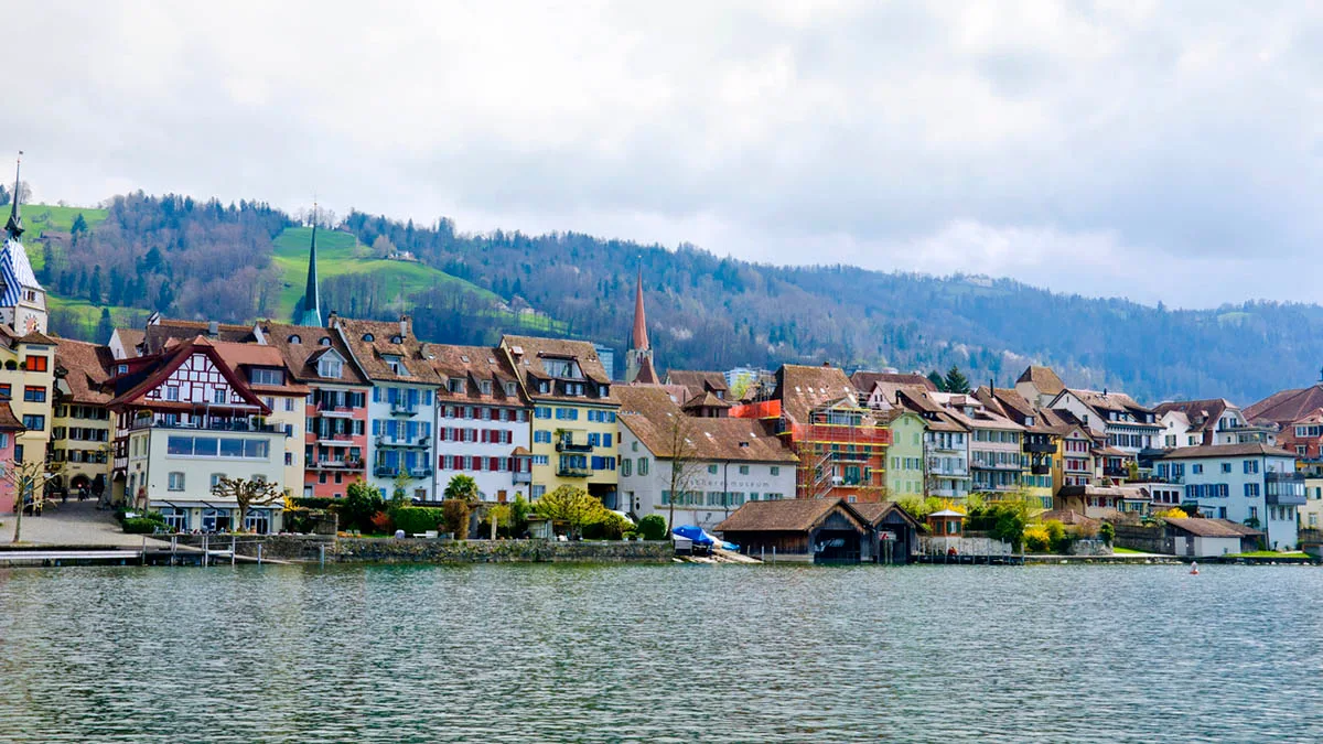 2cd11820a548-Schweiz-Zug-iStock-thanyarat07-1148563717 Zug