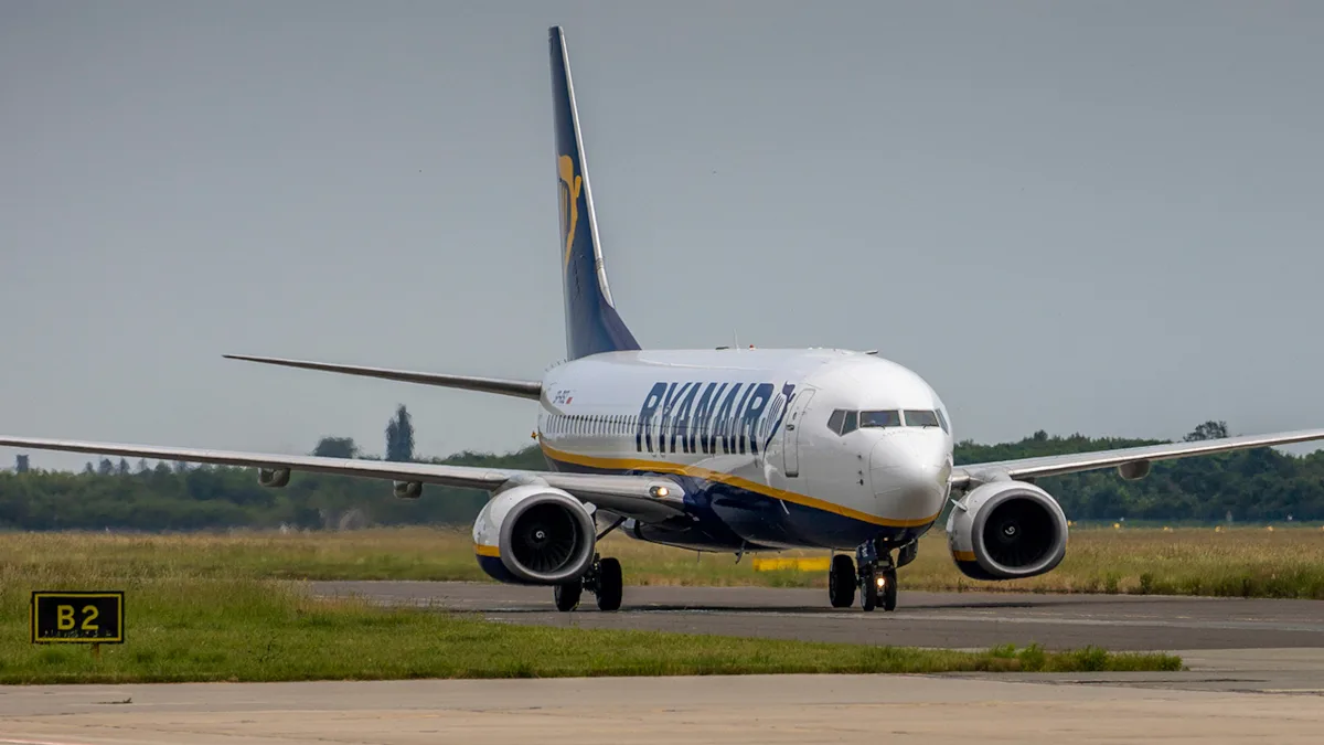 4e19c12a485f-Ryanairf-Piotr_Mitelski_Comp_3 Ryanair