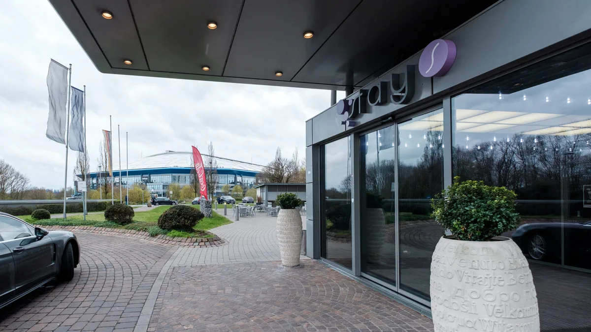 7d0eabd606af-Aussenbereich_StaysByFriends_Gelsenkirchen-4- Stays by Friends Hotel Gelsenkirchen Schalke Arena