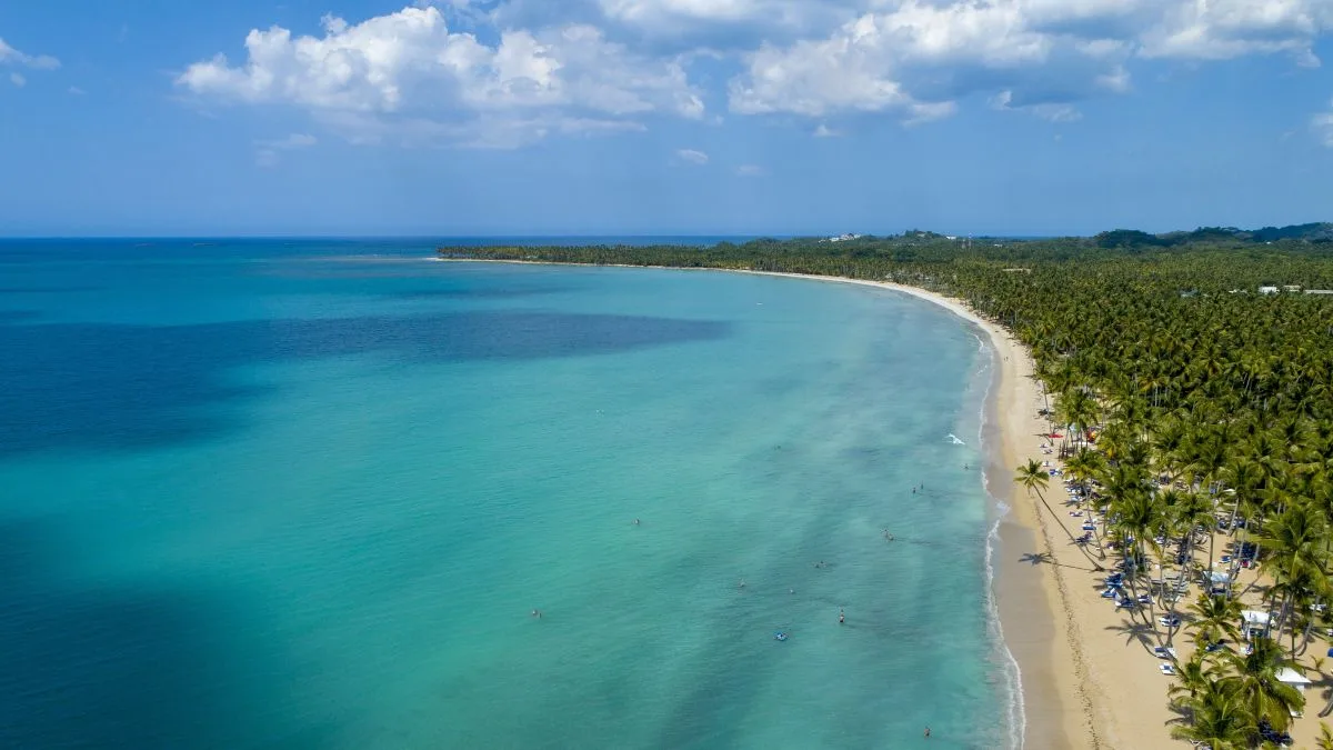 Air Europa Companyweek Playa Cosón Samaná Die Dominikanische Republik bietet weit mehr als klassischen Badeurlaub: Städte, Berge, Natur und unterschiedliche Küstenregionen ermöglichen abwechslungsreiche Reisekombinationen.