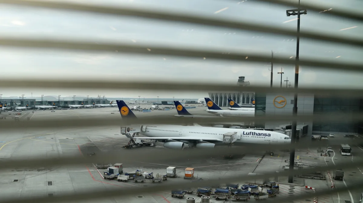 1abe17c5121c-Lufthansa-Flugzeuge-Flughafen-Frankfurt-iStock-polybutmono-467448228 Lufthansa Flugzeuge Flughafen Frankfurt