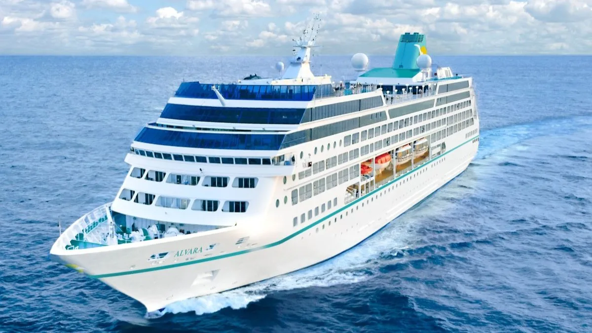 Phoenix Reisen Alvara Retusche Die Alvara wird im September 2027 auf Phoenix-Look getrimmt. Bis September 2027 fährt sie noch als Insignia für Oceania Cruises.