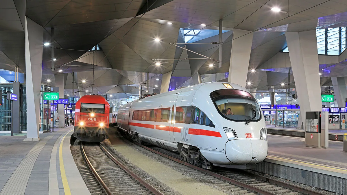 caa66ebd19a8-Bahn-OeBB-ICE-Bahnhof-Wien Bahn ÖBB ICE Bahnhof Wien