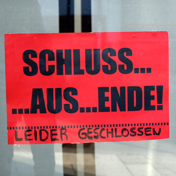 Schild leider geschlossen Schließung iStock franconiaphoto.jpg