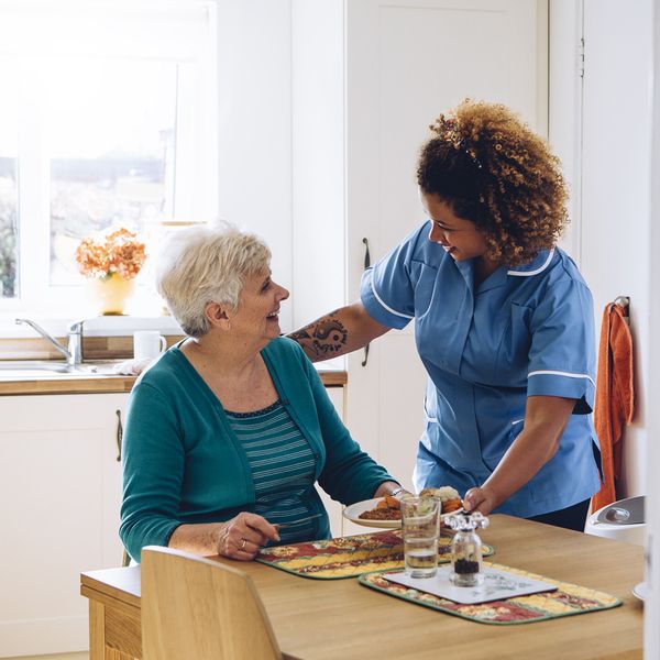 Pflegedienst Pflegekraft Foto iStock DGLimages