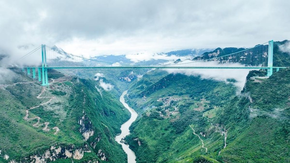 China Huajiang Grand Canyon Bridge Foto Xinhua News