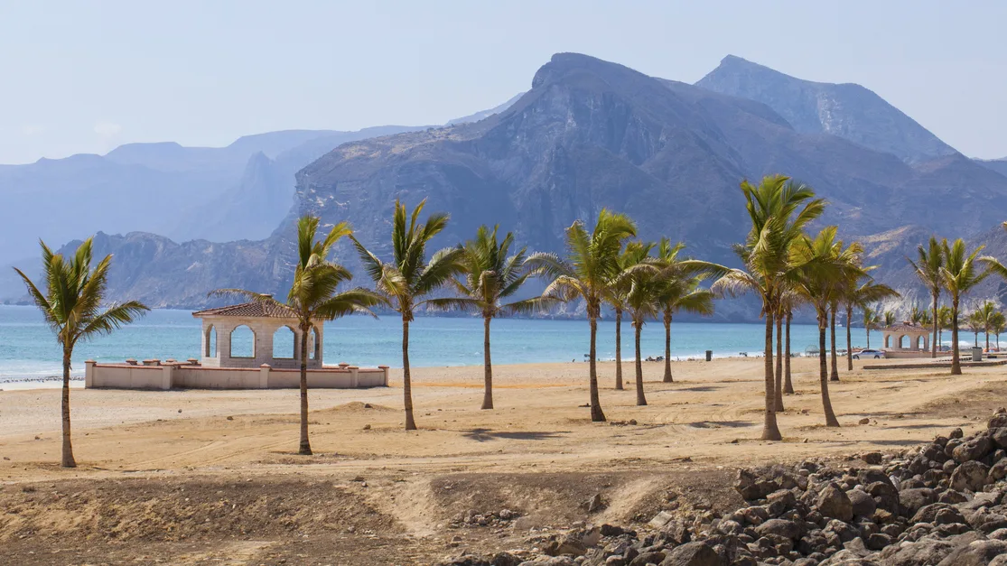 6baa10d15b4a-Oman-Dhofar-Strand-iStock-fotomem-505891194 Oman Dhofar Strand