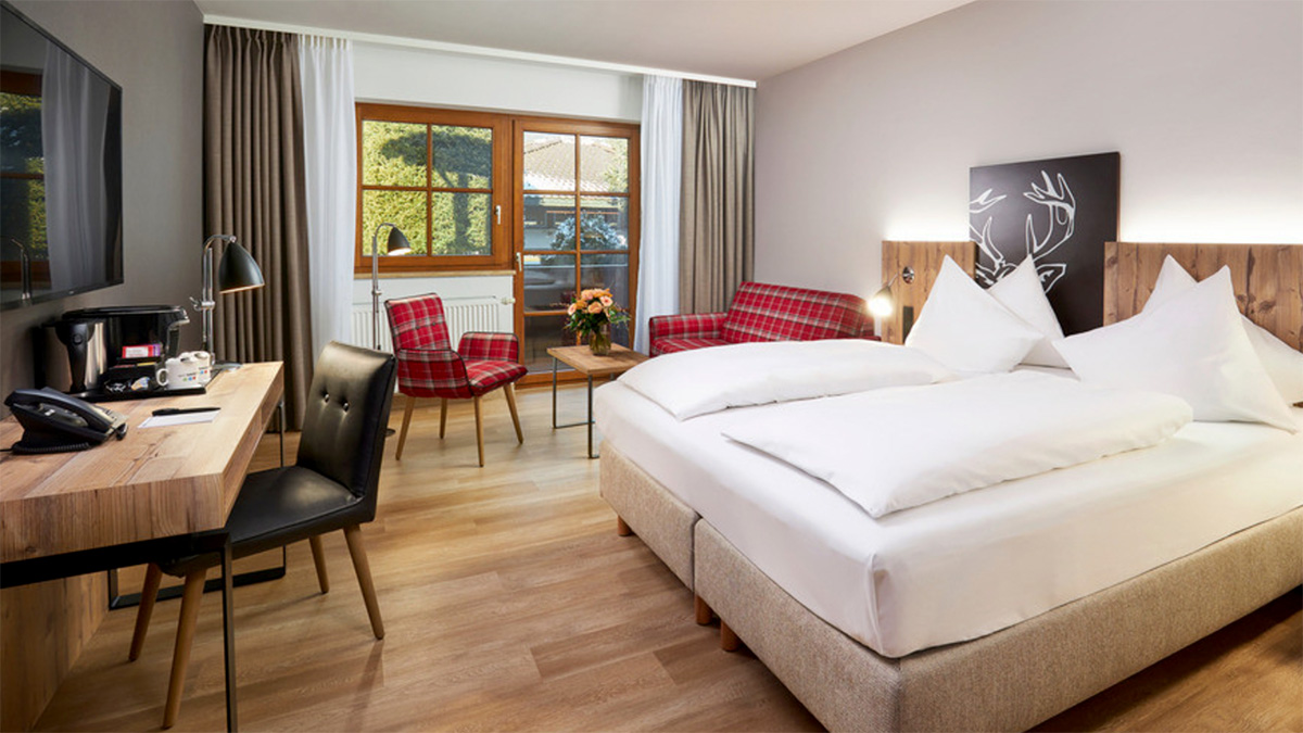 HYPERION Hotel Garmisch-Partenkirchen_Zimmer Foto H-Hotels.jpg