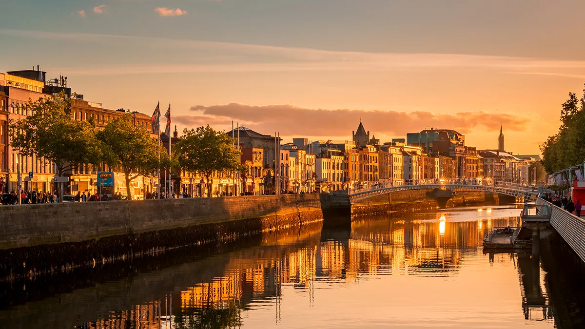 Irland Dublin Sonnenuntergang Foto iStocks fabisuk Irland Dublin Sonnenuntergang