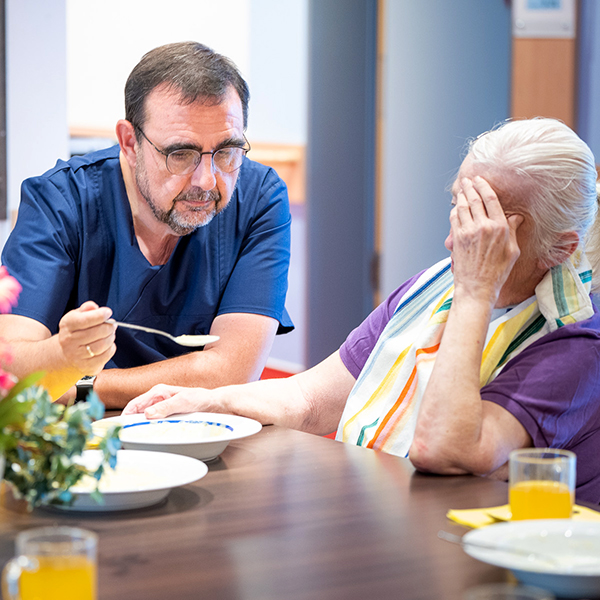 Holetschek Klaus im BRK Pflegeheim Gesundheitsminister Foto BRK LGST.jpg