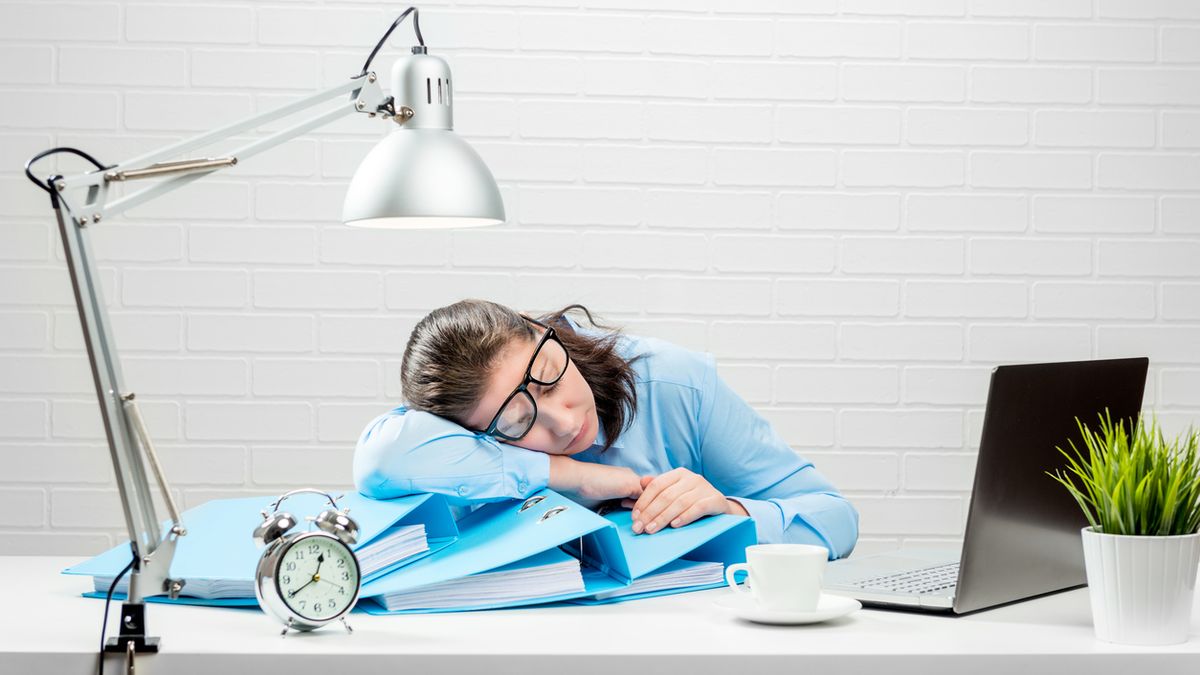Büro Schlaf Powernapping Foto iStock kosmos 111