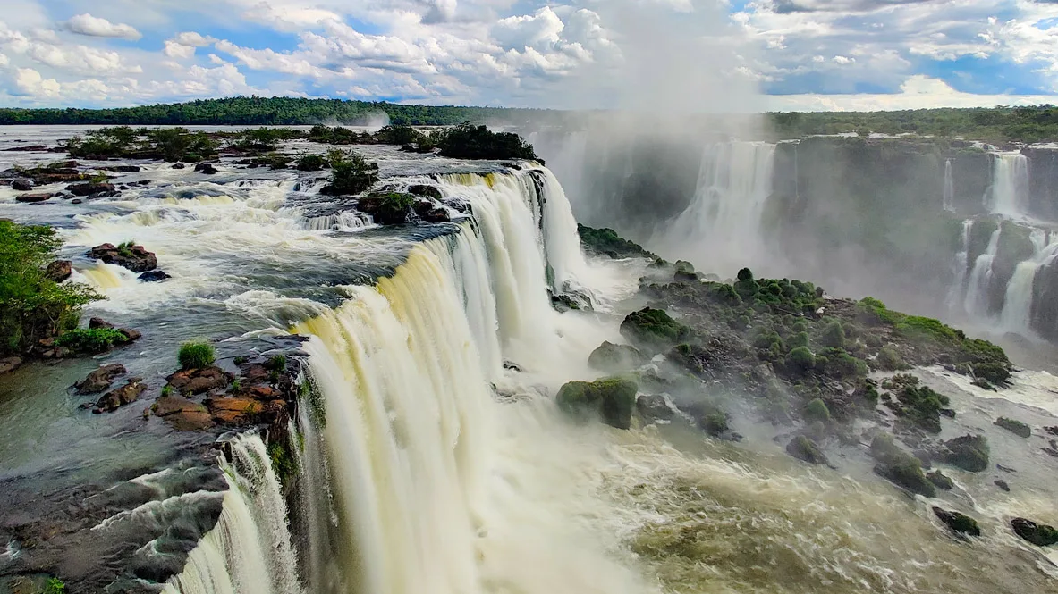00b912f03606-Brasilien-Iguazu-iStock-Dominik-Erbsland-1453628299 Iguazú