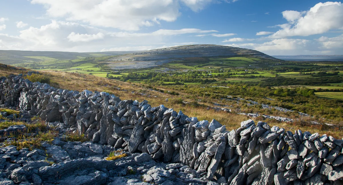 7c3d33a2ebb1-lead-the-burren-co-clare_master Irland Landschaft Trockenmauer