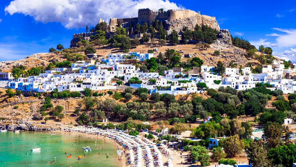 b2647dcb1c70-Griechenland-Rhodos-Lindos-Akropolis-iStock-Freeartist-1131676414 Rhodos