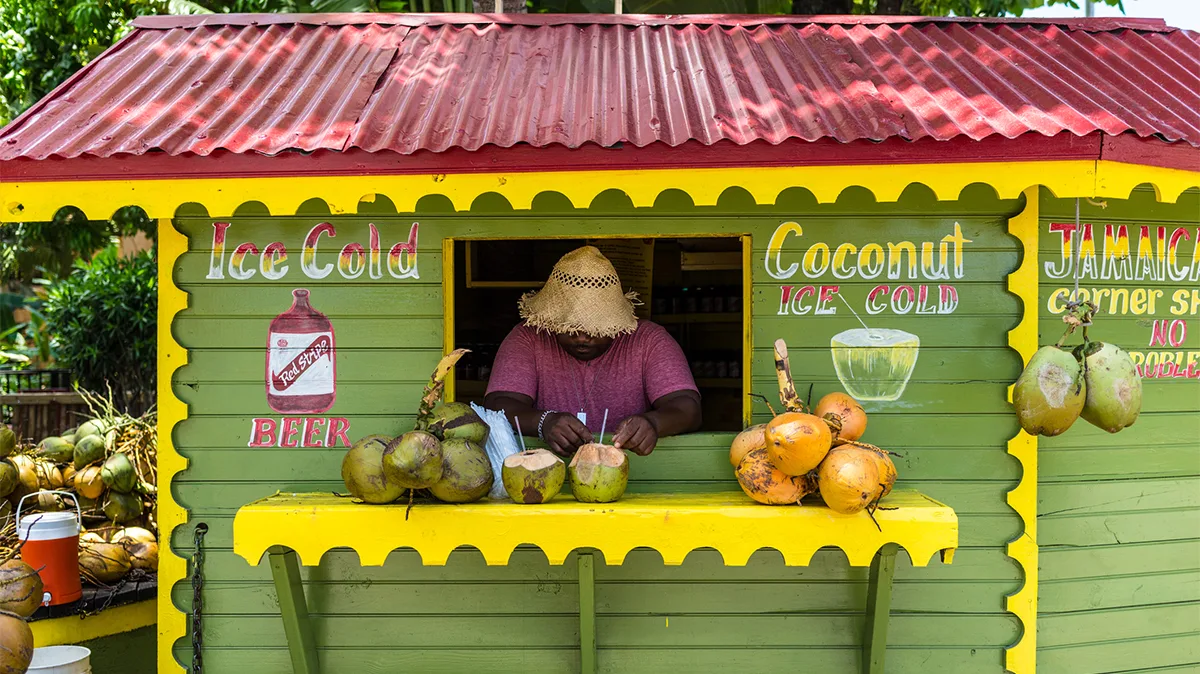 Jamaika Ocho Rios Kiosk Kokosdrinks Foto iStock vale_t Jamaika Ocho Rios Kiosk Kokosdrinks Foto iStock vale_t.jpg