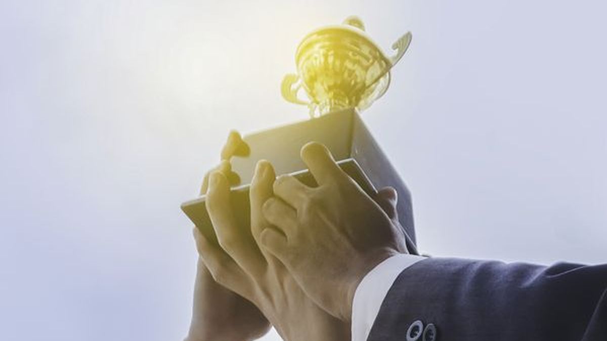 Preis Auszeichnung Gewinner Award 169 Foto iStock ArNek2529