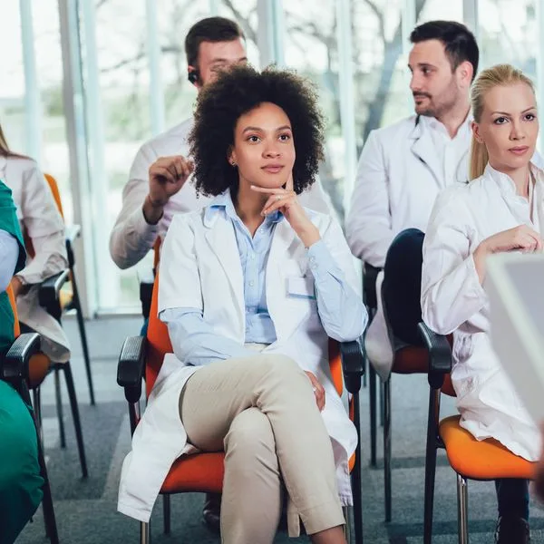 Pflegeschule Ausbildung Pflegekraft Foto iStock Jovanmandic Pflegeschule Ausbildung Pflegekraft Foto iStock Jovanmandic