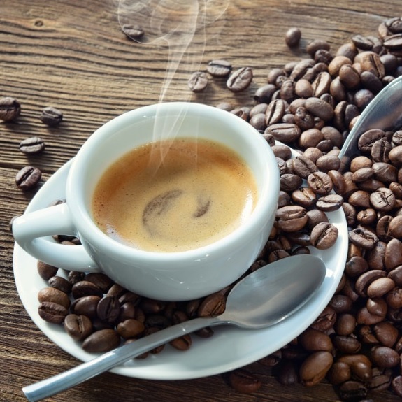 Kaffee mit Bohnen