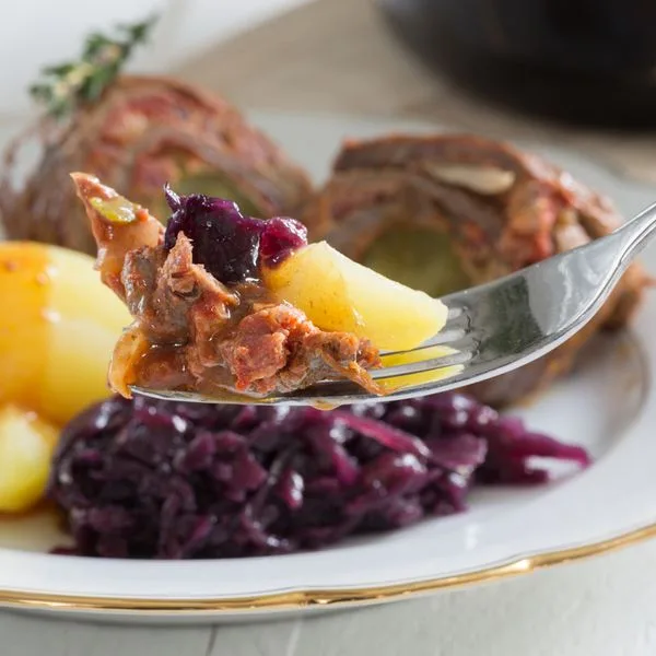 Rinderroulade Catering Essen Verpflegung Foto iStock 8vFanI