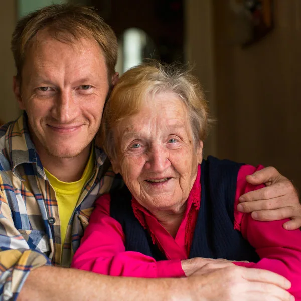 Angehörige Familie Seniorin Sohn Enkel