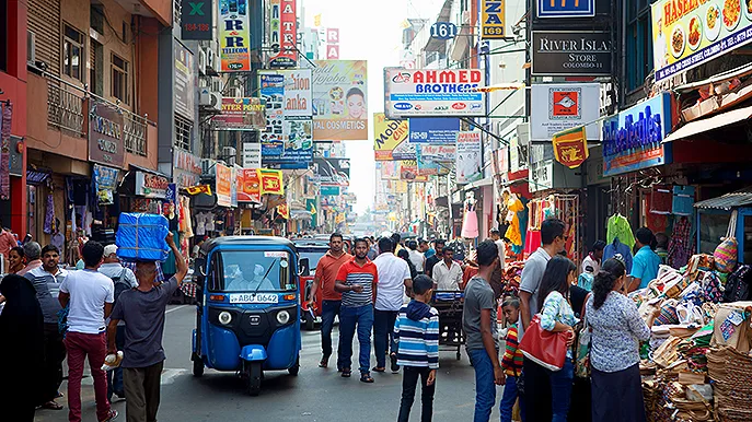 Sri Lanka Colombo Straßenszene Foto iStock Foto Aliona Sri Lanka Colombo Straßenszene Foto iStock Foto Aliona.jpg