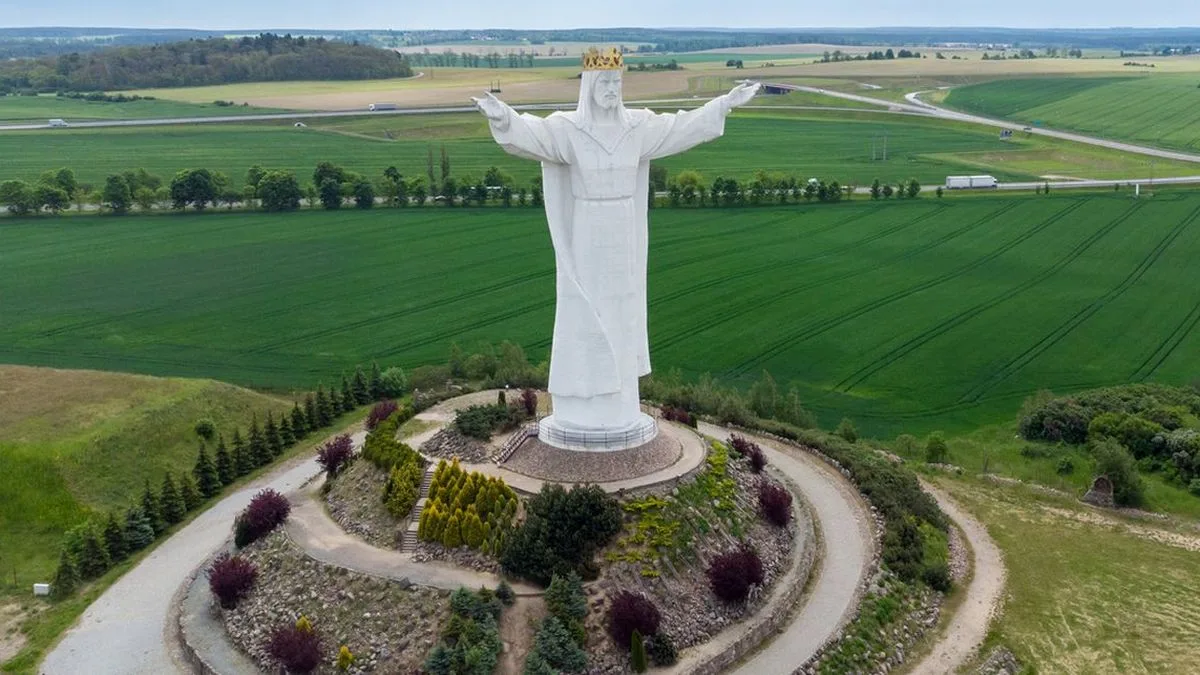 d7eabd57f4cc-Polen-Christus-Statue-Foto-iStock-Robson-PL Polen Swiebodzin Christus Statue Foto iStock Robson PL