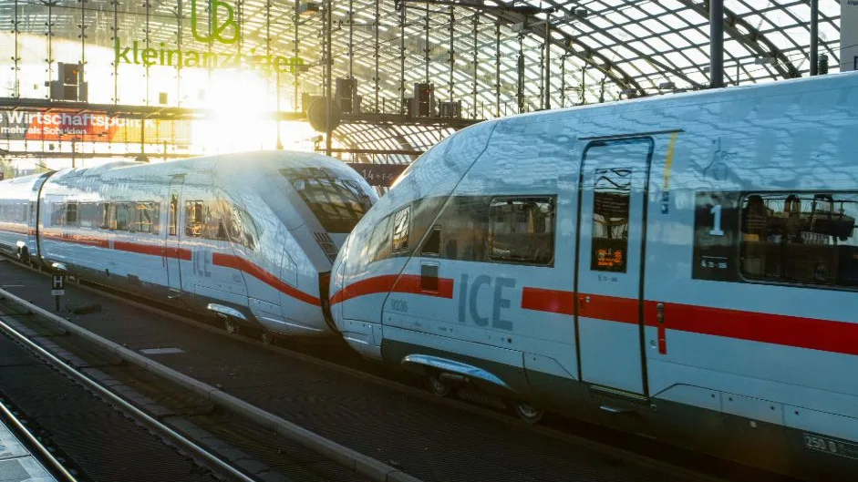 3363e9441c66-ICE-Bahn-Amadeus ICE