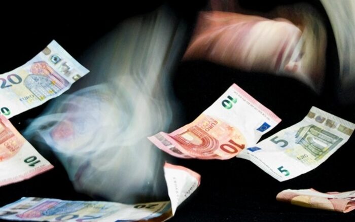 Eine Wohnbereichsleitung mit kleinem Team und sechs Jahren Berufserfahrung kann bei einem kommunalen Träger auf ein Jahreseinkommen von 71.000 Euro kommen