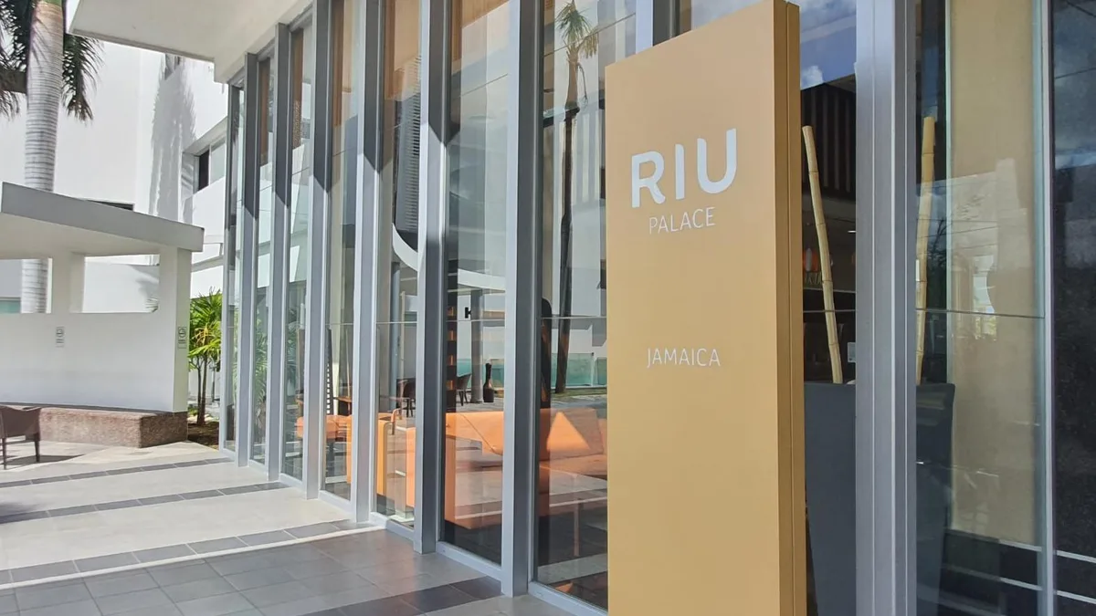0e0654eec29d-Riu-Jamaika-Hotel-front-Foto-Riu Riu Jamaika Hotel front Foto Riu