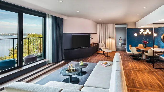 Le Meridien Hamburg Prestige Lake Suite Foto Le Meridien Le Meridien Hamburg Prestige Lake Suite Foto Le Meridien