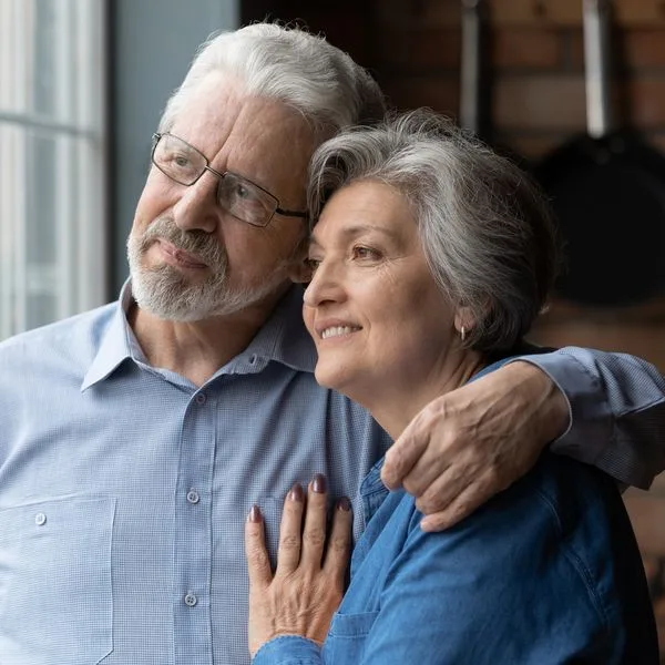 Senioren Seniorenpaar Paar Rentner Foto iStock fizkes