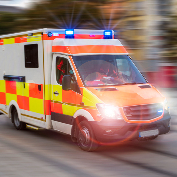 Rettungswagen Krankenwagen Blaulicht iStock filmfoto.jpg