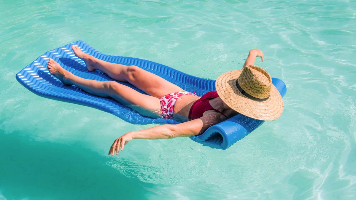 Pool Entspannung luftmatratze Foto iStock Debove Sophie