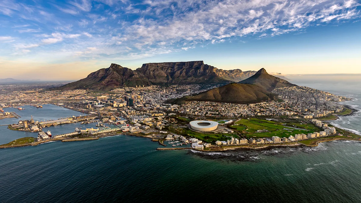 Südafrika Kapstadt aus Flugzeug Foto iStock Alexcpt Südafrika Kapstadt aus Flugzeug Foto iStock Alexcpt.jpg