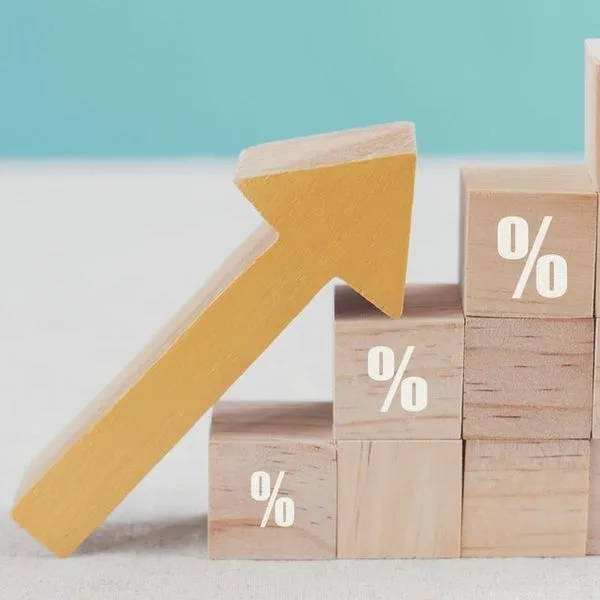 Steigerung Aufschwung Inflation Quadrat Foto iStock ThitareeSarmkasat