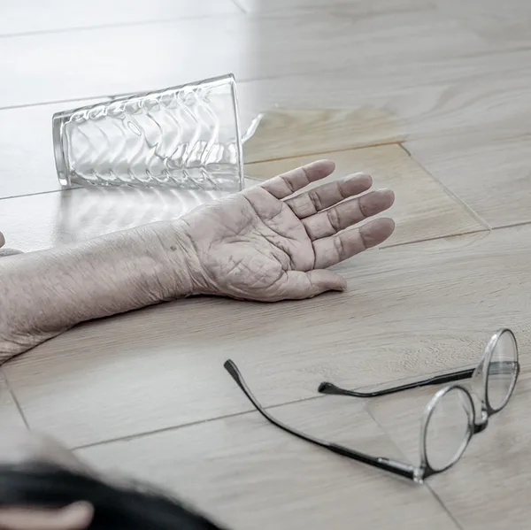 Sturz Alte Frau am Boden iStock Toa55.jpg
