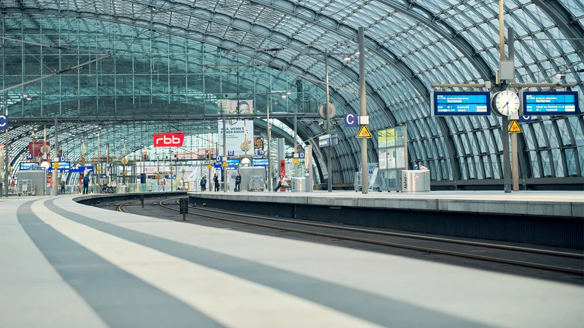 Deutsche Bahn Berlin Hauptbahnhof Streik leerer Bahnsteig Foto Deutsche Bahn Deutsche Bahn Berlin Hauptbahnhof Streik leerer Bahnsteig Foto Deutsche Bahn.jpg