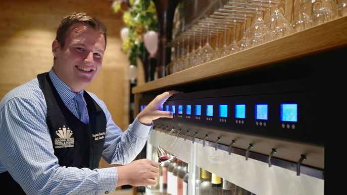 Dachsteinkoenig Sommelier Benjamin Zimmerling Foto Dachsteinkoenig