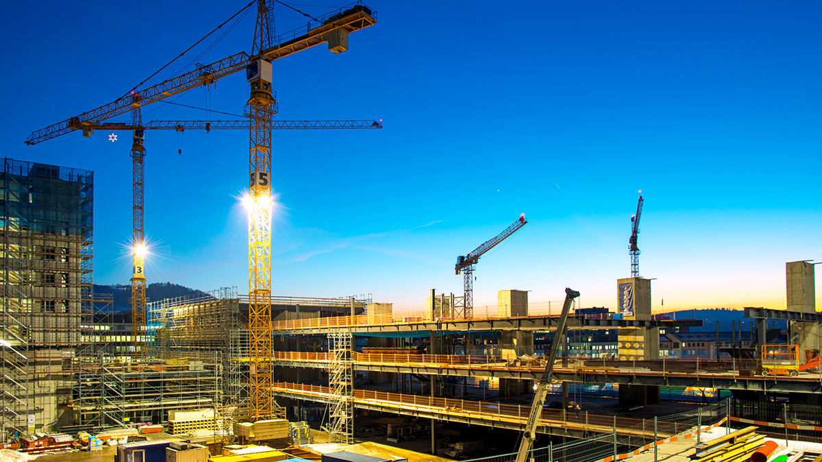 Baustelle in Dämmerung Hotel Foto iStock Markus Thoenen.jpg