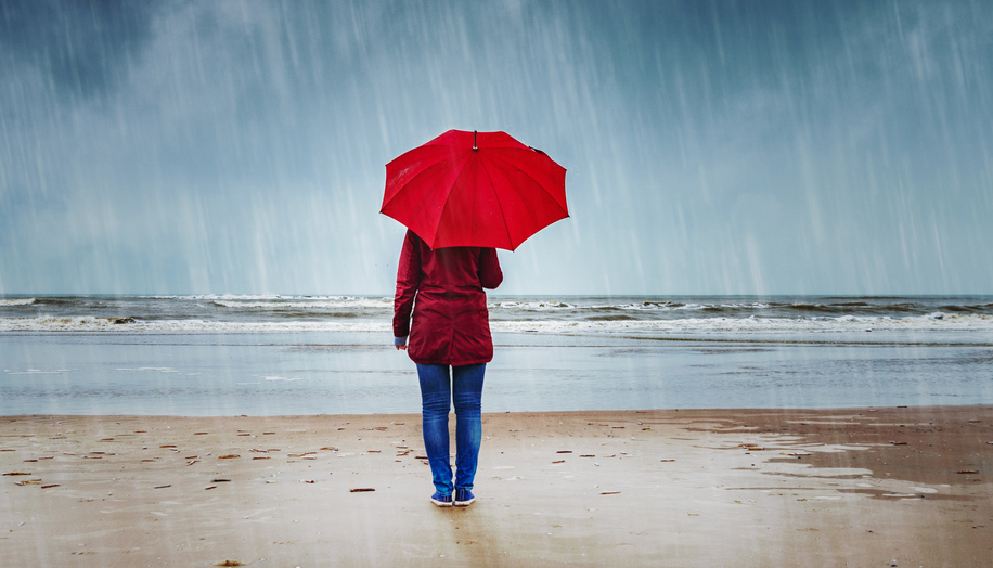 Wetter Regen See Strand Schirm