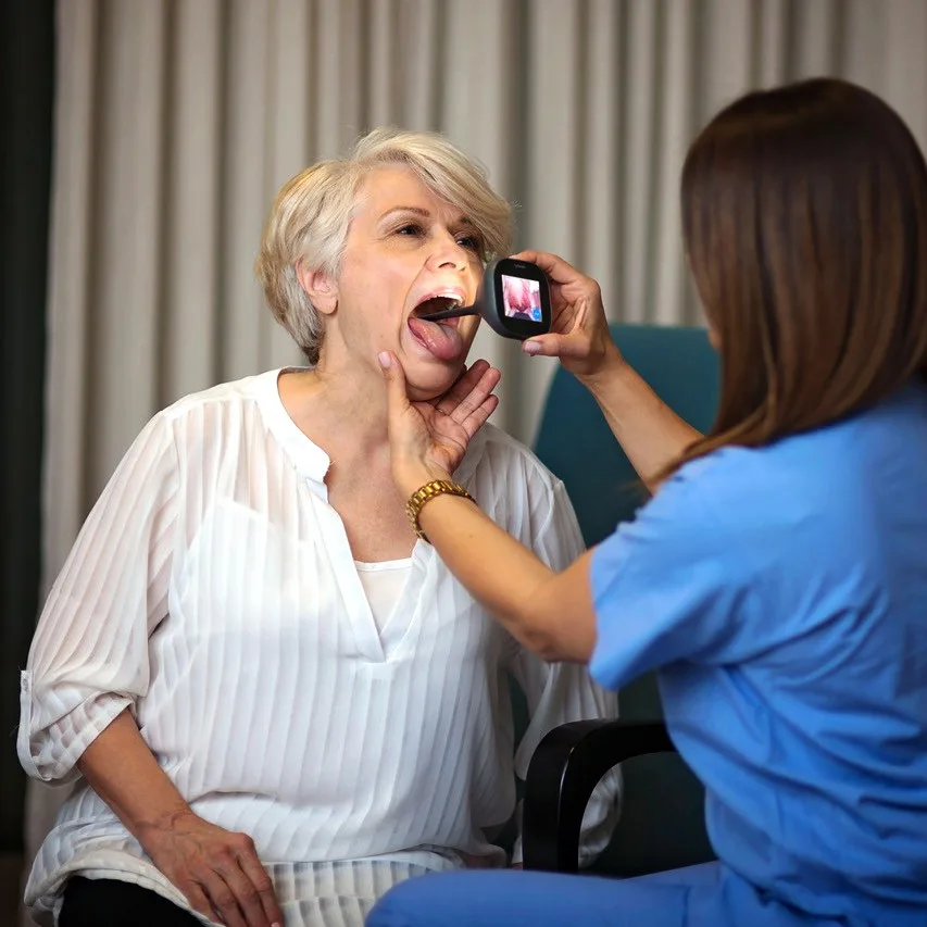 TytoCare Untersuchung Rachen