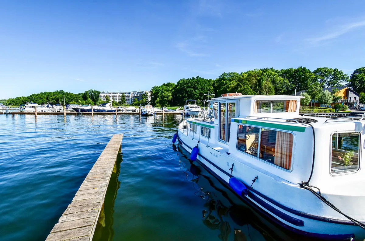 Hausboot Fleesensee iStock balipadma-1064695316 Hausboot