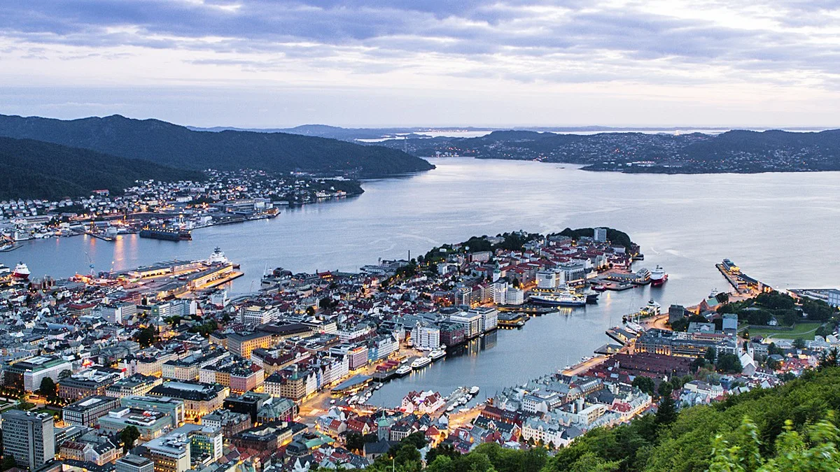 d1e3186ee17e-5_bergen_3139 Havila Wolters Woche 5 Bergen Hafen Aerial