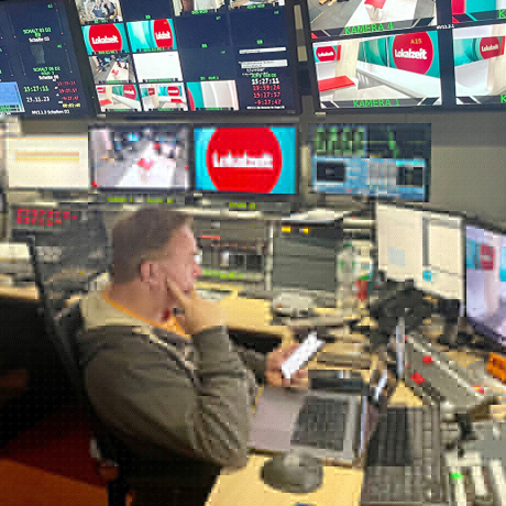 WDR Studio Lokalzeit Regieraum Foto Diakonie Werfel.jpg