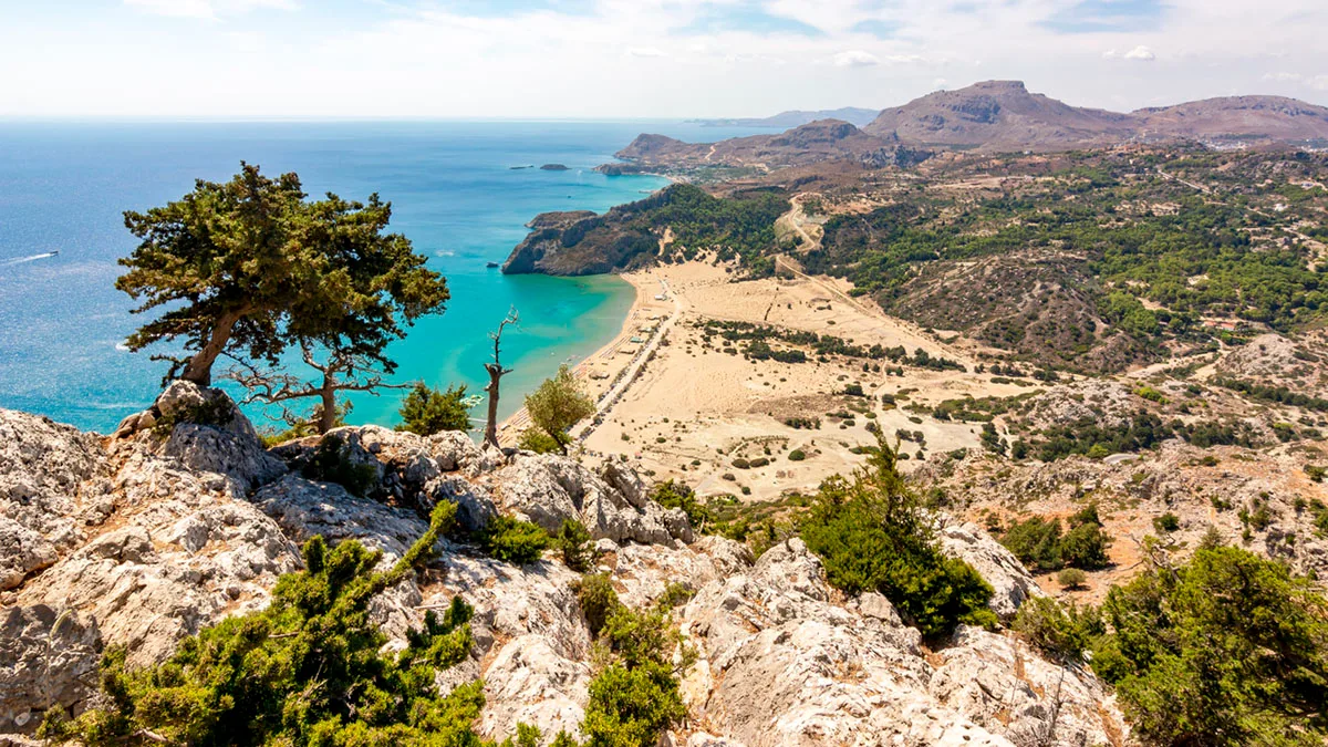 deb721eb4346-Griechenland-Rhodos-Tsampika-Strand-istock-Vladislav-Zolotov Rhodos
