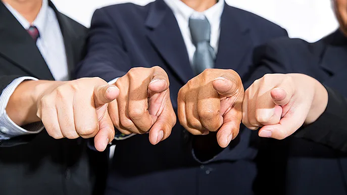 Mobbing Fingerzeig Kollegen Foto iStock Shutter OK Mobbing Fingerzeig Kollegen Foto iStock Shutter OK.jpg