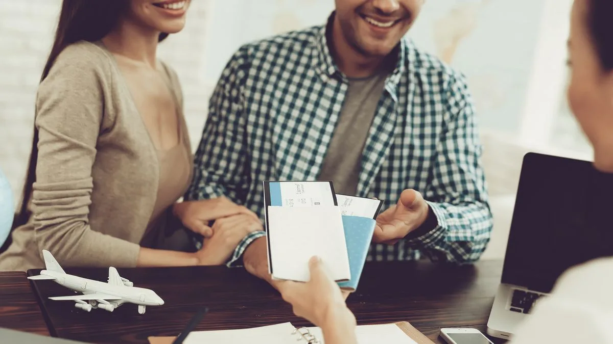 c1eac441ef24-Reisebuero-Beratung-2023-Foto-iStock-vadimguzhva Reisebüro Beratung 2023 Foto iStock vadimguzhva