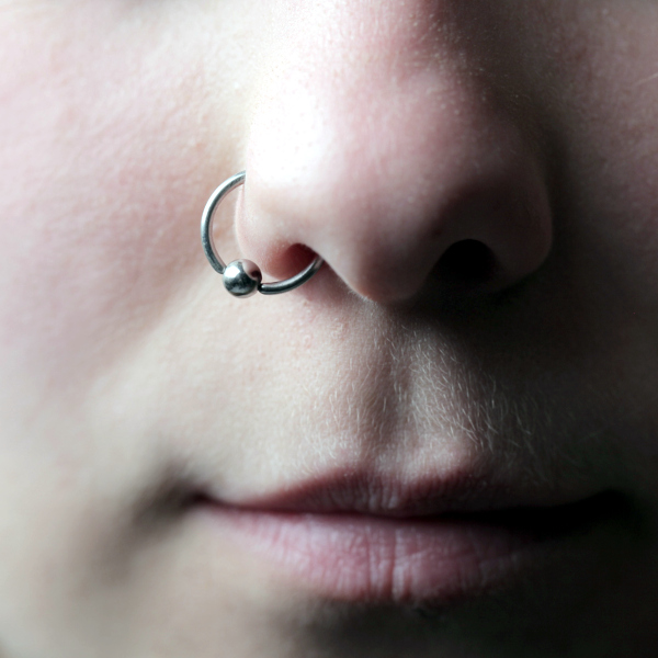 Piercing Nase Nahaufnahme iStock bowie15.jpg