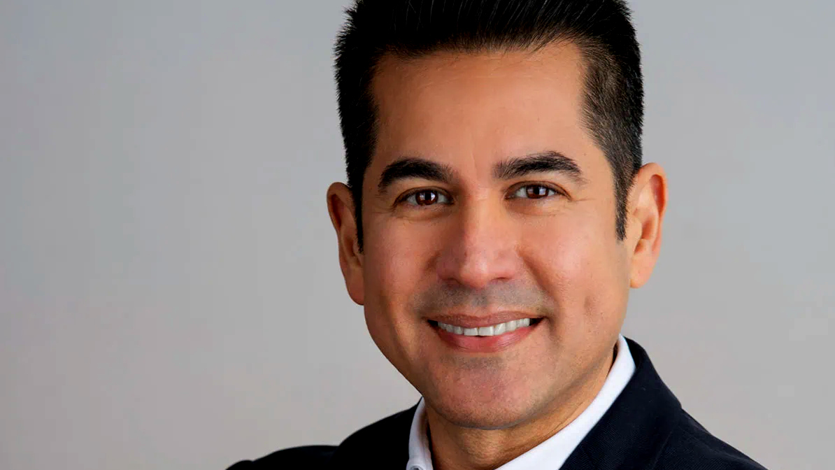Oman Air Alexander Mindiola Sales Manager