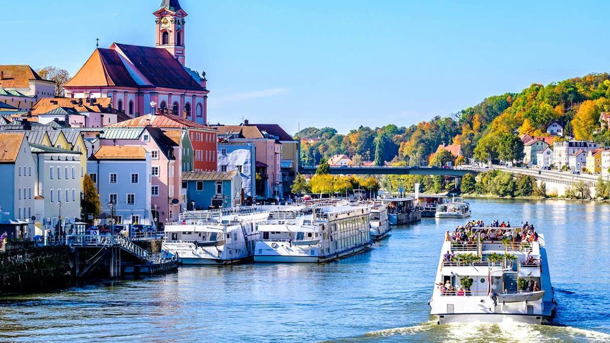 Deutschland Passau Donau iStock FooTToo-1189984738 Passau Donauschiffe
